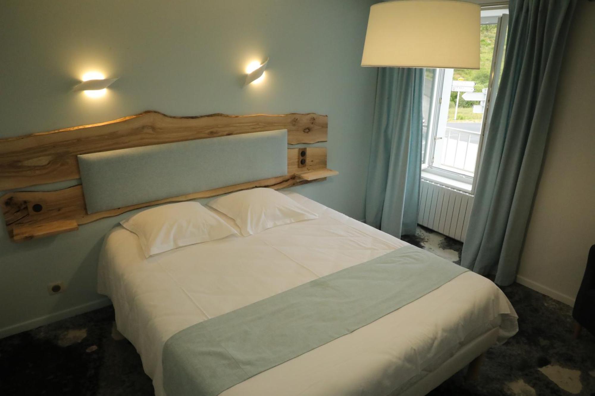 Le Relais De L'Aubrac Hotel Насбиналс Екстериор снимка