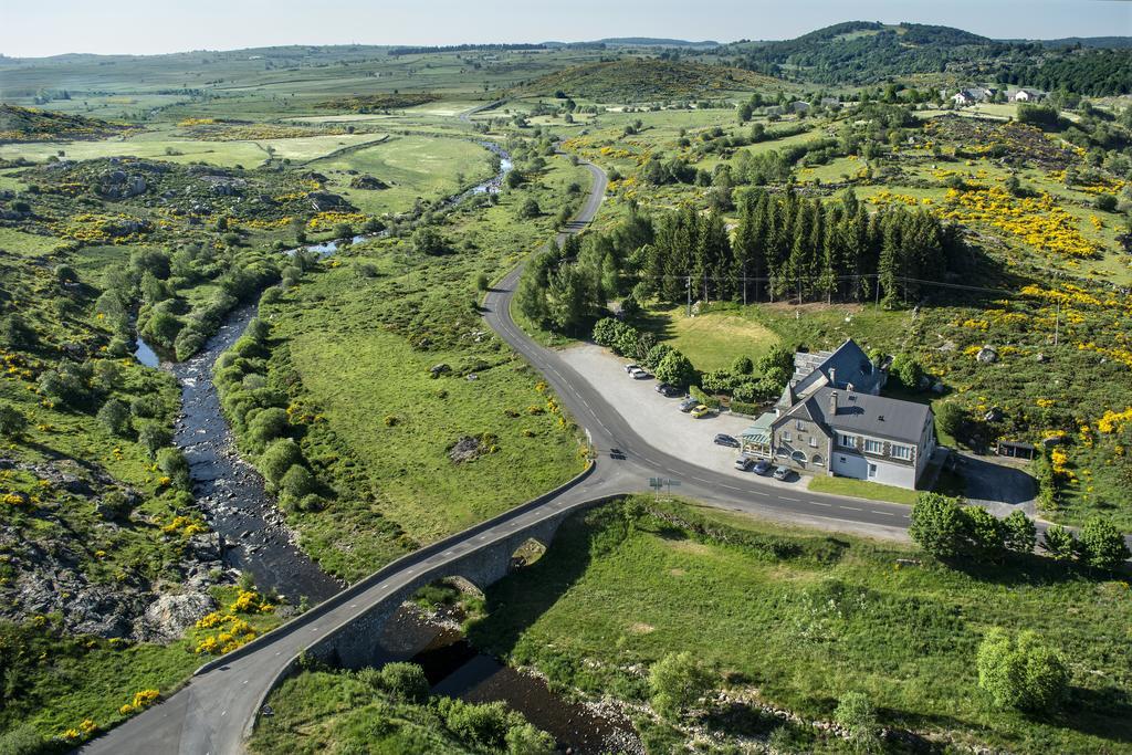 Le Relais De L'Aubrac Hotel Насбиналс Екстериор снимка
