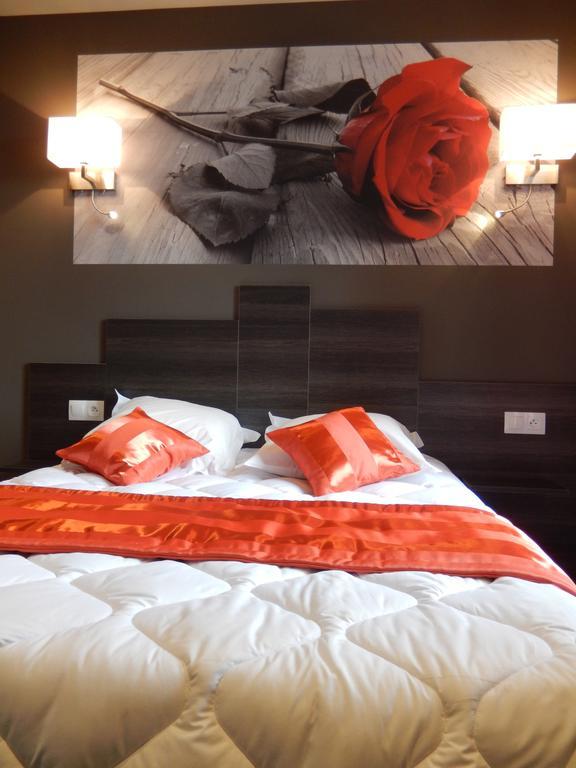 Le Relais De L'Aubrac Hotel Насбиналс Екстериор снимка