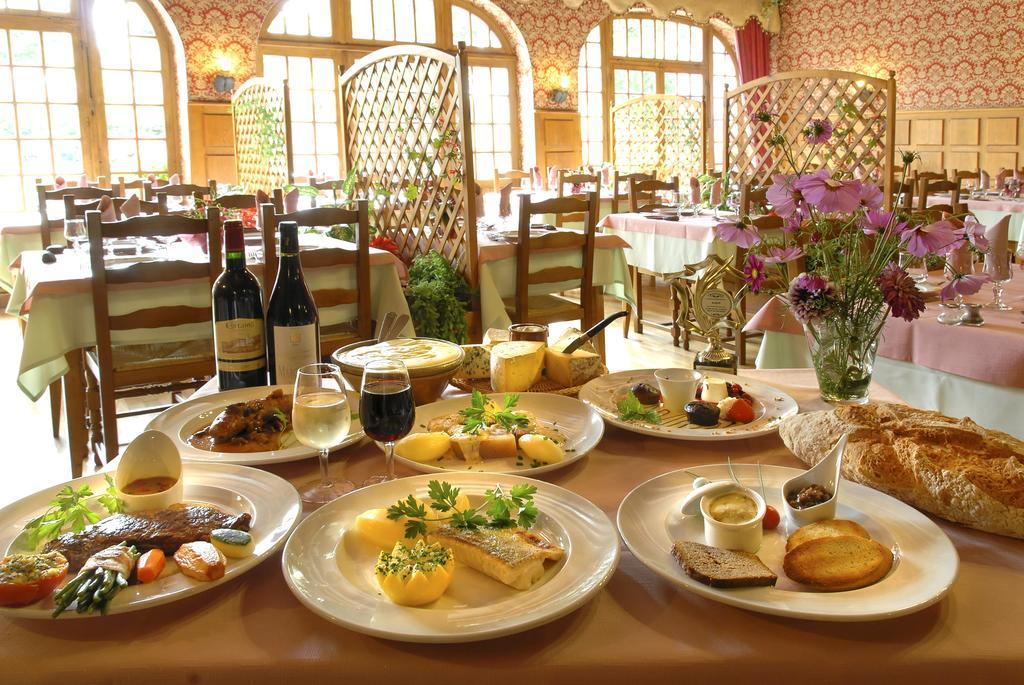 Le Relais De L'Aubrac Hotel Насбиналс Екстериор снимка