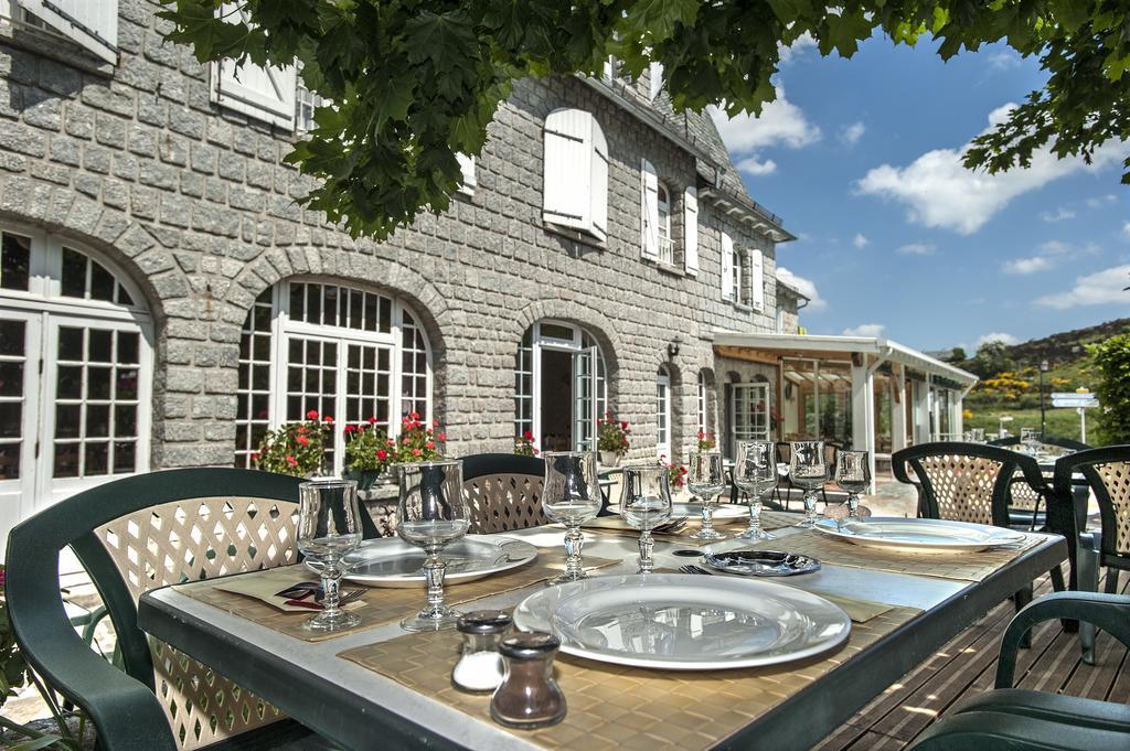 Le Relais De L'Aubrac Hotel Насбиналс Екстериор снимка
